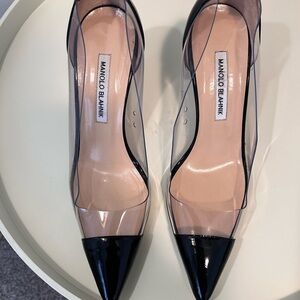 Manolo Blahnik Black Heels Elegant Pointed-Toe Design